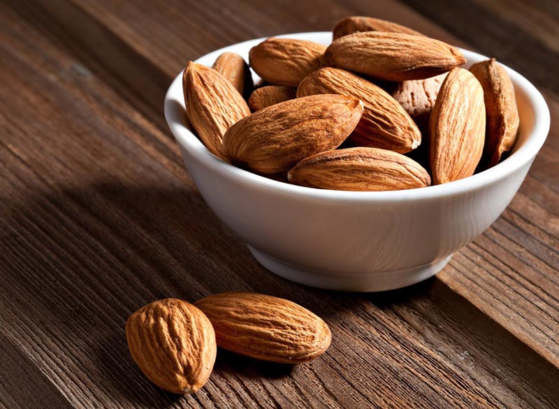 برای صاف شدن شکم چه بخوریم,رژیم غذایی شکم تخت,almonds-weight-loss بادام