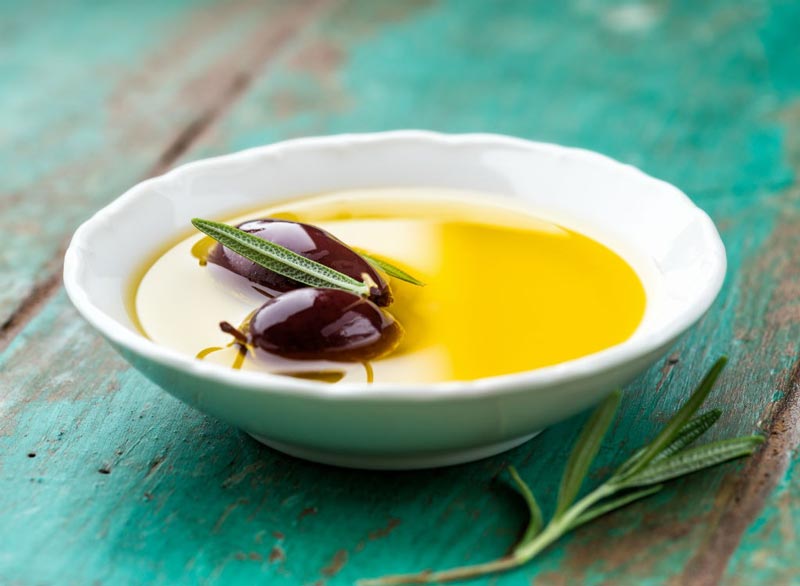 برای صاف شدن شکم چه بخوریم,رژیم غذایی شکم تخت,light-olive-oil روغن زیتون